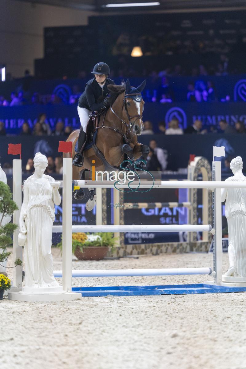 Sadran Jeanne (FRA) riding Funky Boy des Reves_Verona_20241109_SS358192.jpg